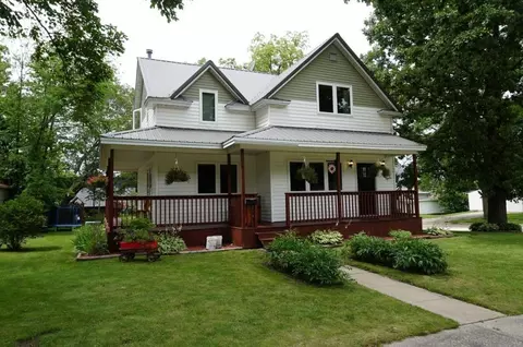 301 S Joslin St, Charles City, IA 50616