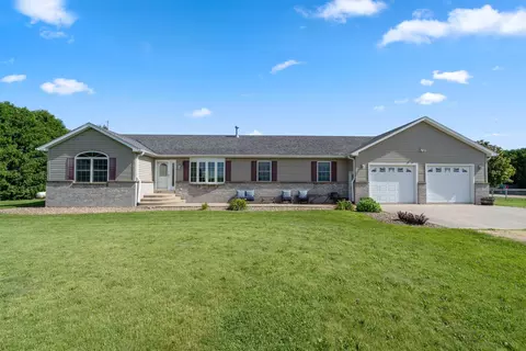 2073 110th St, Edgewood, IA 52042
