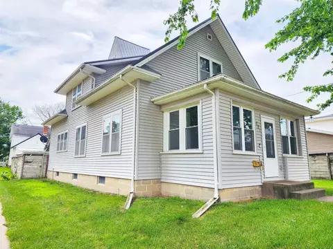 221 Liberty St, Manchester, IA 52057