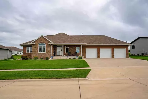 220 Fairway Dr, Dike, IA 50624