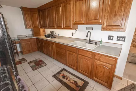 412 Malone Ave, Readlyn, IA 50668 photo 3