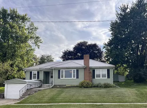 405 N Main St, Monona, IA 52159