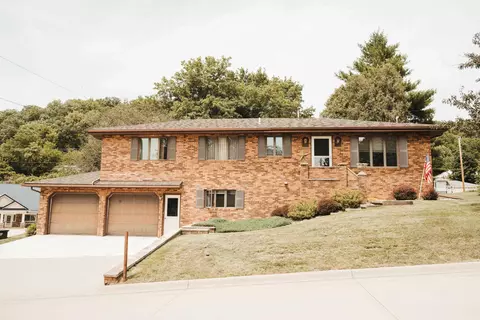 114 Reimer St, Elkader, IA 52043