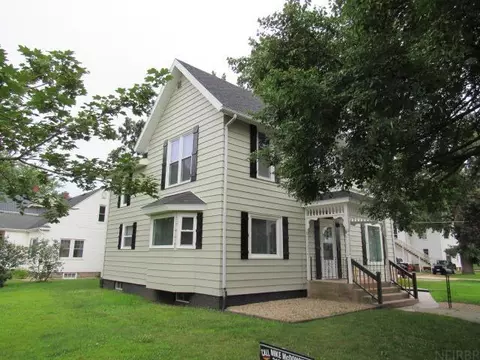 300 S Brewer St, Manchester, IA 52057