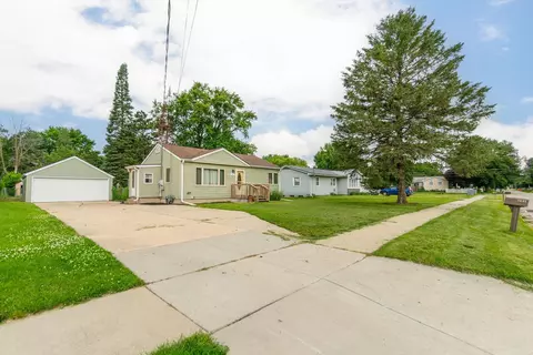 1041 Longfellow Ave, Waterloo, IA 50703