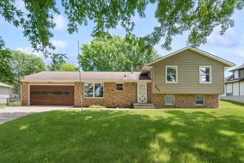 727 Juanita Ave, Cedar Falls, IA 50613