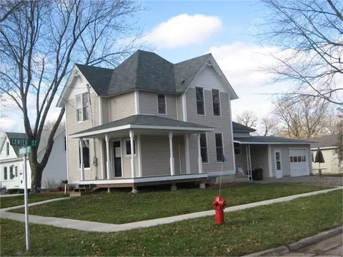 402 Mound St, Decorah, IA 52101