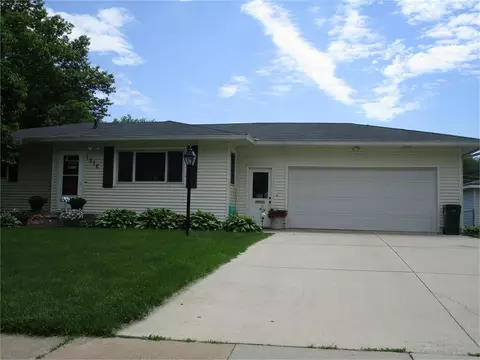 1516 W 4th St, Cedar Falls, IA 50613