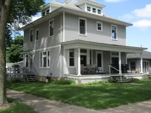 630 S River Park Dr, Guttenberg, IA 52052