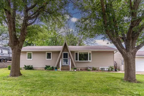 108 Celeste St, Hudson, IA 50643