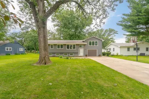 620 Baker Dr, Cedar Falls, IA 50613