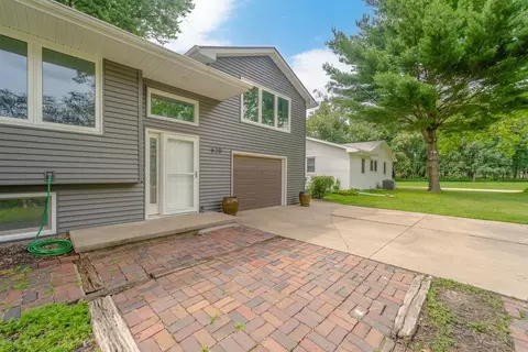 620 Baker Dr, Cedar Falls, IA 50613 photo 4