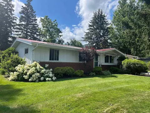 207 Highland Dr, Decorah, IA 52101