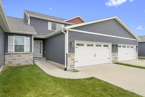 1013 Loren Dr, Cedar Falls, IA 50613