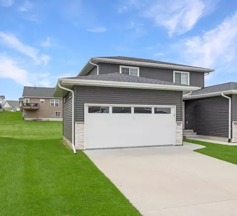 832 Grindstone Cir, Waterloo, IA 50701 photo 2