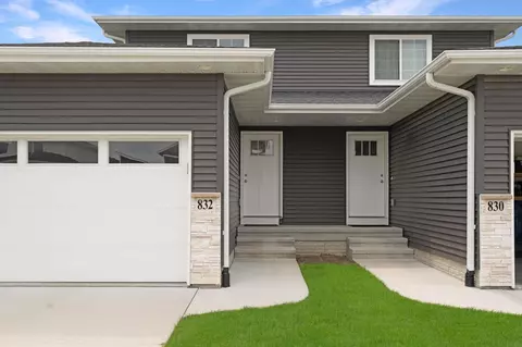 832 Grindstone Cir, Waterloo, IA 50701