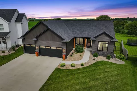 5301 Fernwood Dr, Cedar Falls, IA 50613