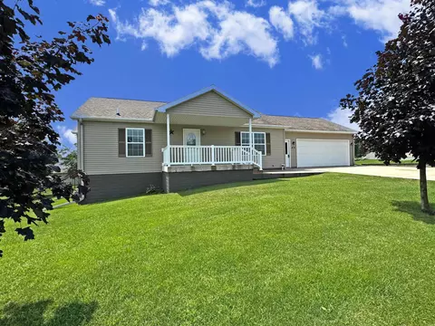 804 3rd Ave, Parkersburg, IA 50665