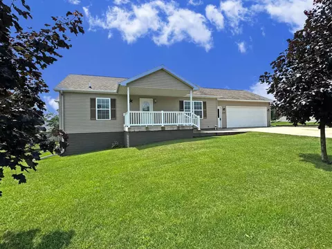 804 3rd Ave, Parkersburg, IA 50665