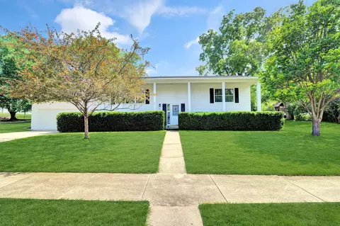 921 Newman Ave, Cedar Falls, IA 50613