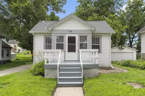 1114 W 8th St, Cedar Falls, IA 50613