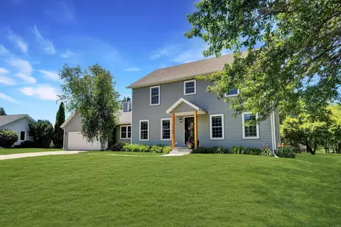 2408 Minnetonka Dr, Cedar Falls, IA 50613