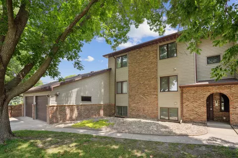 3915 Bradley Rd, Waterloo, IA 50701