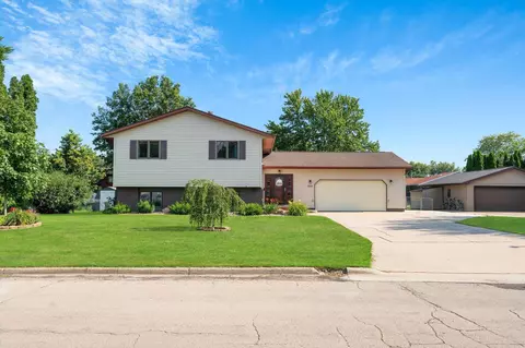 409 Division St, Dike, IA 50624