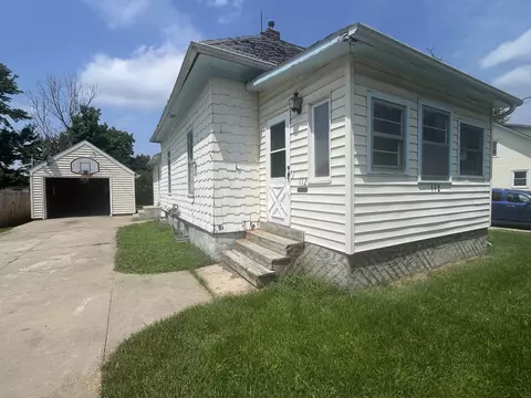 112 NE 3rd Ave, Oelwein, IA 50662