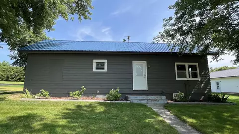 223 3rd Nw St, Waucoma, IA 52171