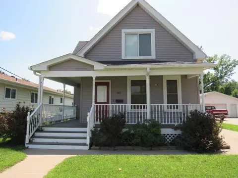 185 19th Ave SW, Cedar Rapids, IA 52404