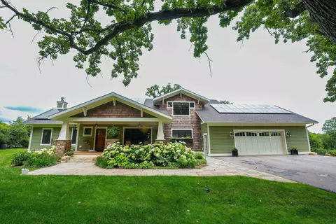 903 Park St, Decorah, IA 52101