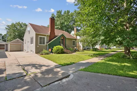 523 Home Park Blvd, Waterloo, IA 50701