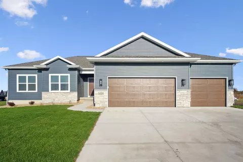 4420 Granite Ridge Rd, Cedar Falls, IA 50613