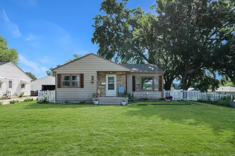 921 Oregon St, Waterloo, IA 50702