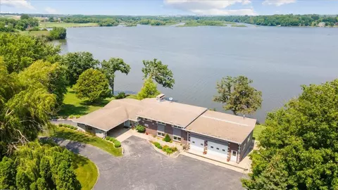1019 Cedar Crest Ln, Nashua, IA 50658