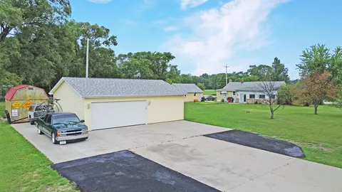 411 E Dunkerton Rd, Cedar Falls, IA 50613 photo 20