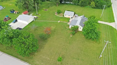 411 E Dunkerton Rd, Cedar Falls, IA 50613 photo 2