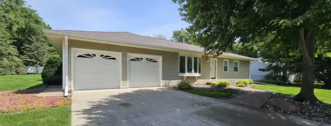 1708 Maplewood Dr, Cedar Falls, IA 50613