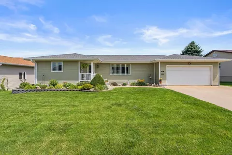 1325 2nd St SE, Oelwein, IA 50662