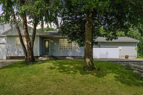 3509 Panther Ln, Cedar Falls, IA 50613