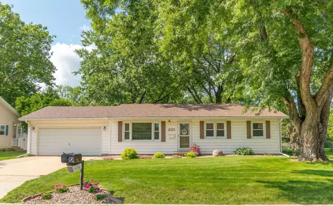 210 Oregon Rd, Cedar Falls, IA 50613