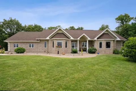 1746 Baxter Ave, Jesup, IA 50648