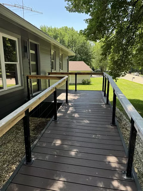 1006 S 14th St, Clear Lake, IA 50428