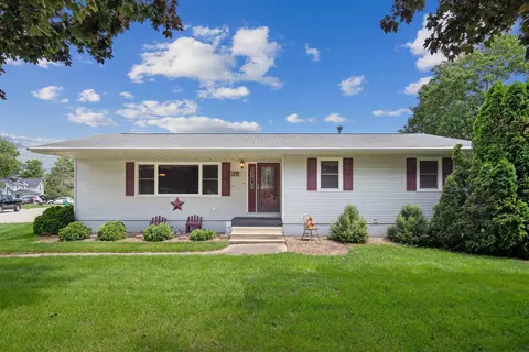 614 SW Bland Blvd, Independence, IA 50644