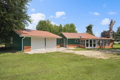 206 N 3rd St, Hazleton, IA 50641