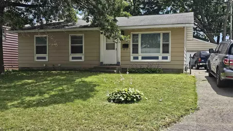1661 Woodmayr Dr, Waterloo, IA 50703