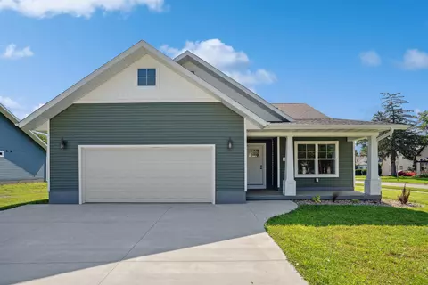 1235 W 7th St, Waterloo, IA 50702