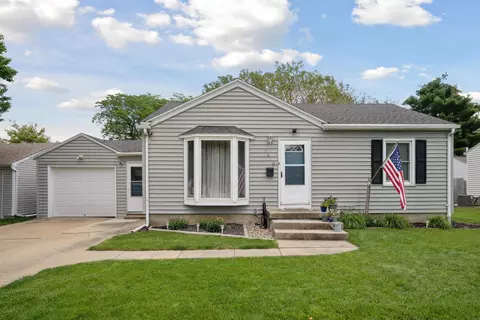 1416 College St, Cedar Falls, IA 50613