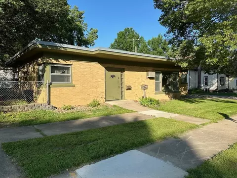 1504 Clark St, Charles City, IA 50616